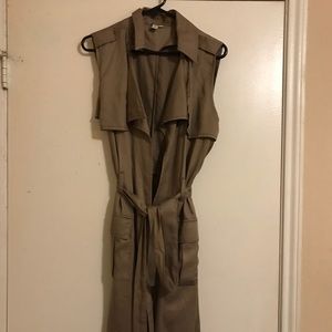 Sleeveless Trenchcoat